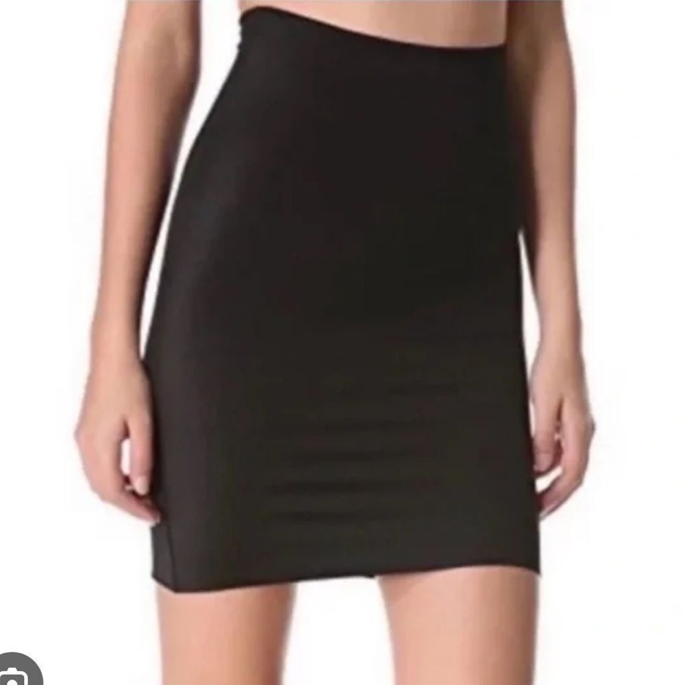 Spanx Simplicity Black Slip Skirt Women’s Medium